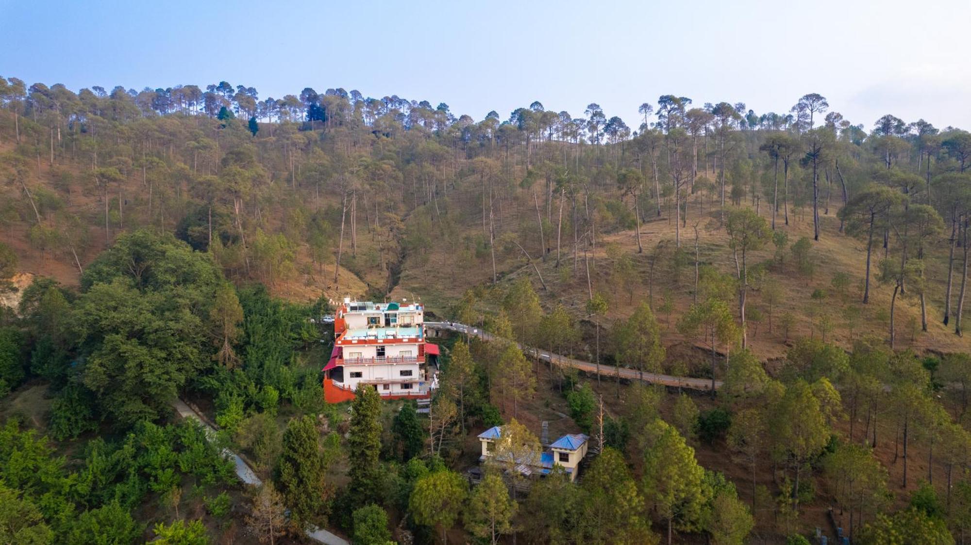 فندق The Ranikhet Continental المظهر الخارجي الصورة