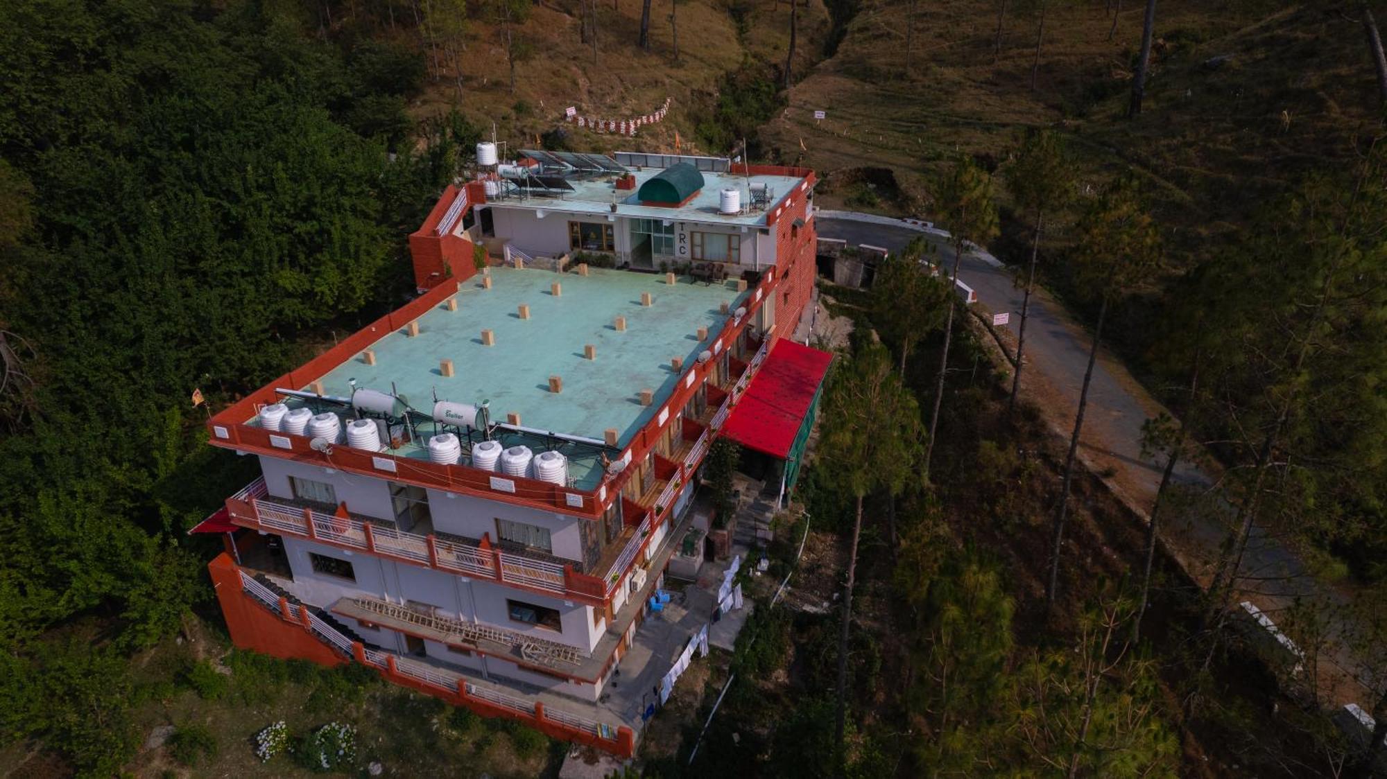 فندق The Ranikhet Continental المظهر الخارجي الصورة
