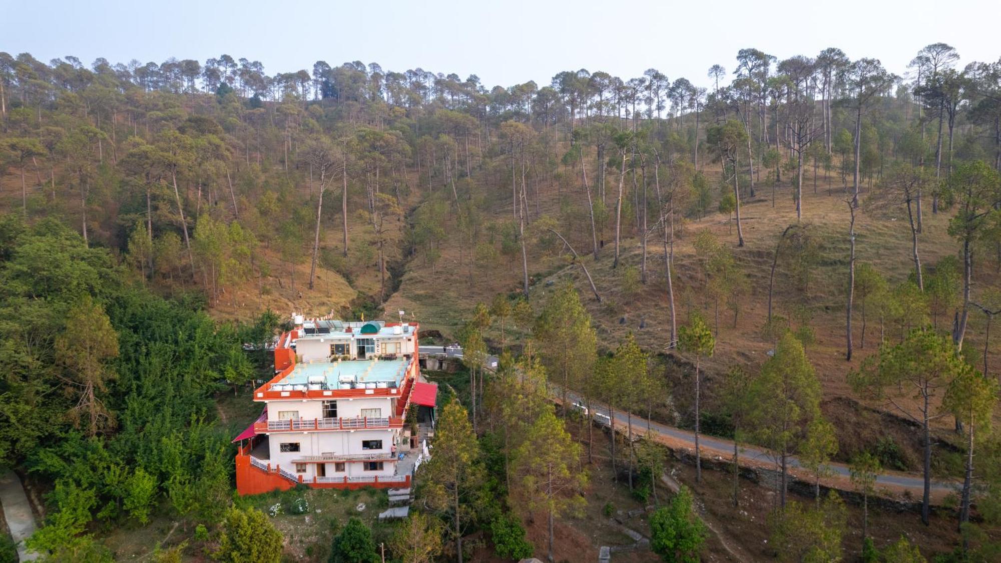 فندق The Ranikhet Continental المظهر الخارجي الصورة