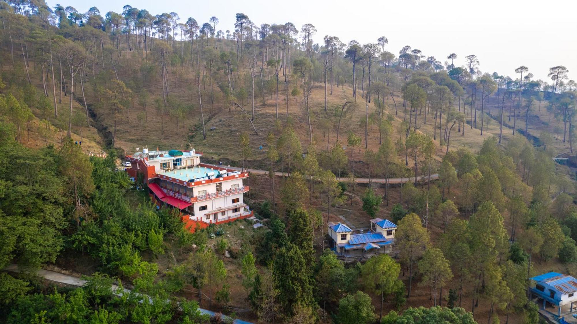 فندق The Ranikhet Continental المظهر الخارجي الصورة