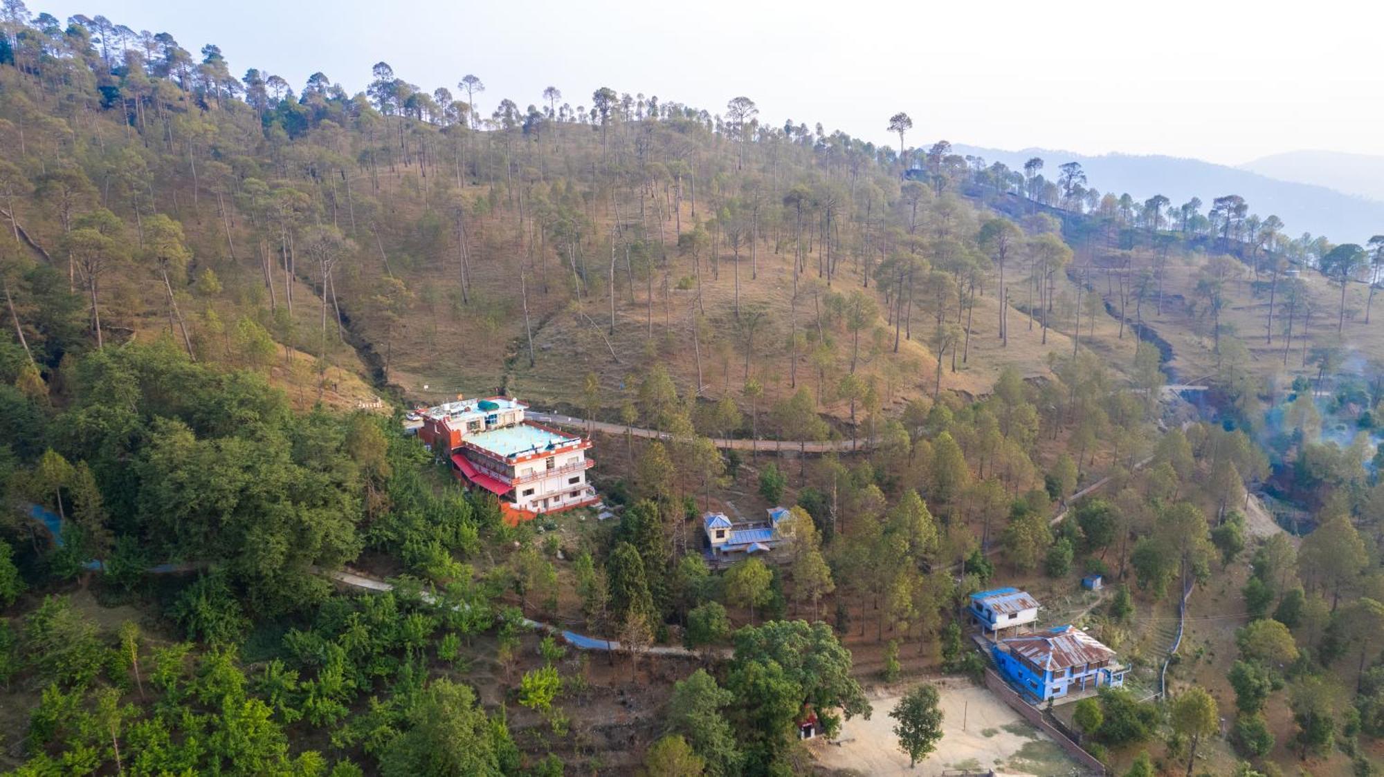 فندق The Ranikhet Continental المظهر الخارجي الصورة