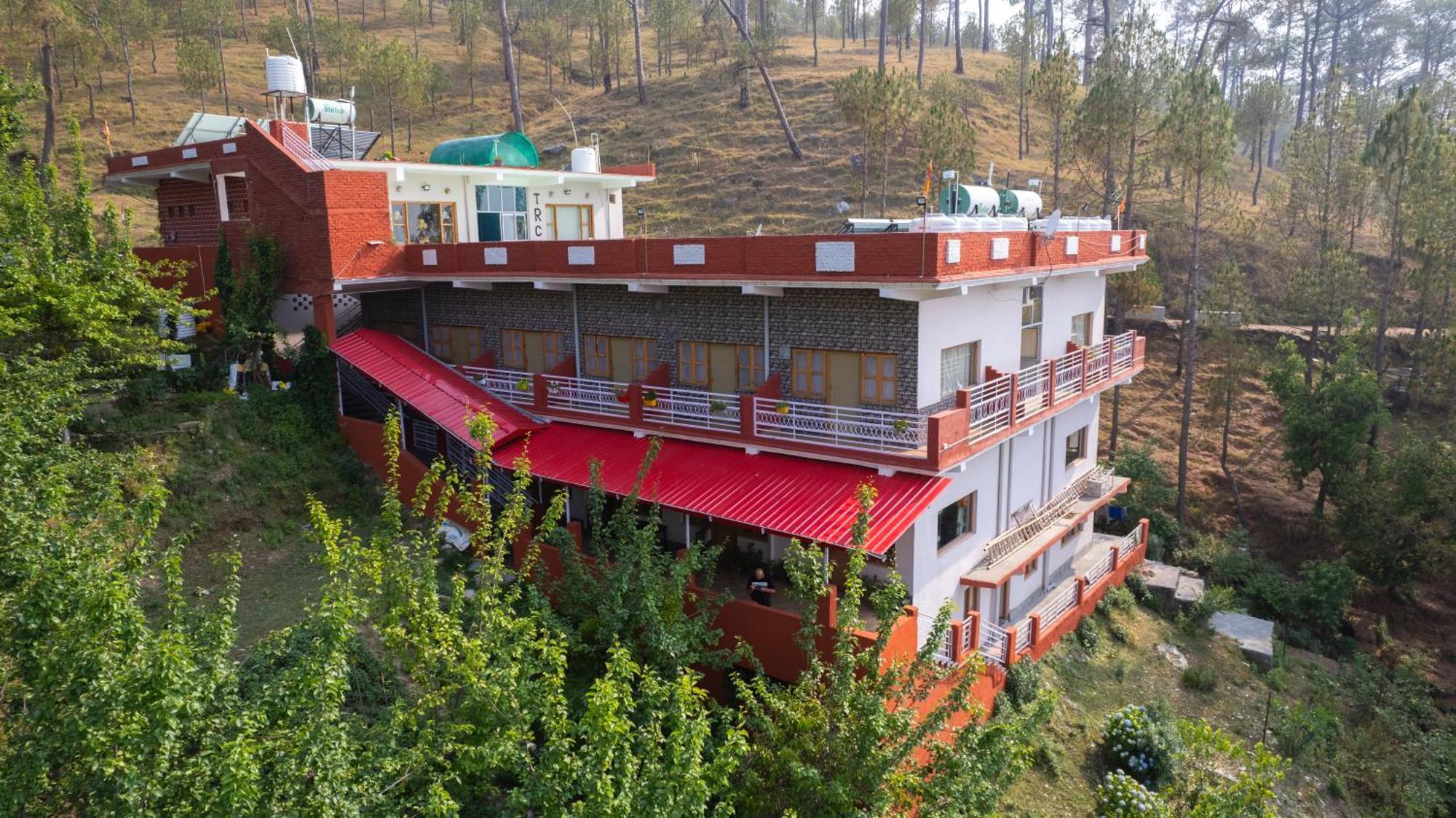 فندق The Ranikhet Continental المظهر الخارجي الصورة