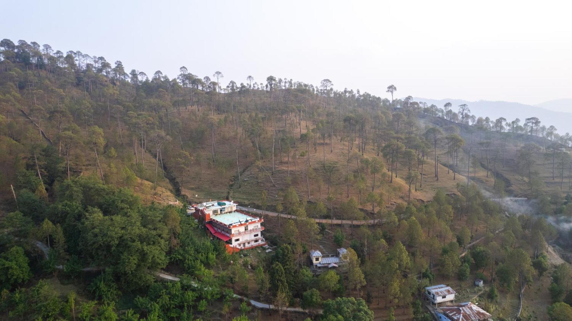 فندق The Ranikhet Continental المظهر الخارجي الصورة