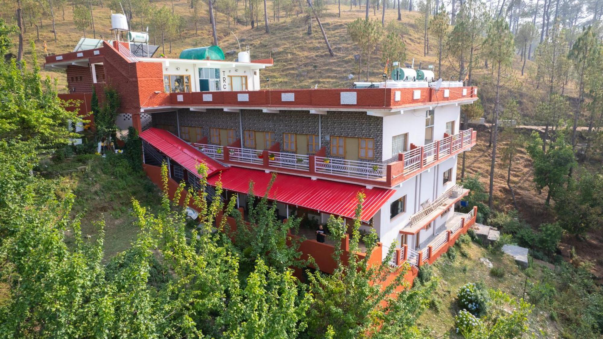 فندق The Ranikhet Continental المظهر الخارجي الصورة